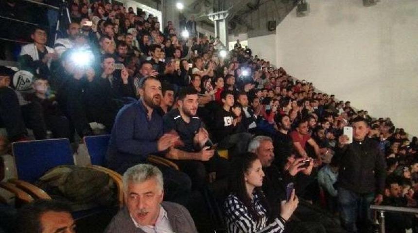 Kick Boksta Zafer Kazandı