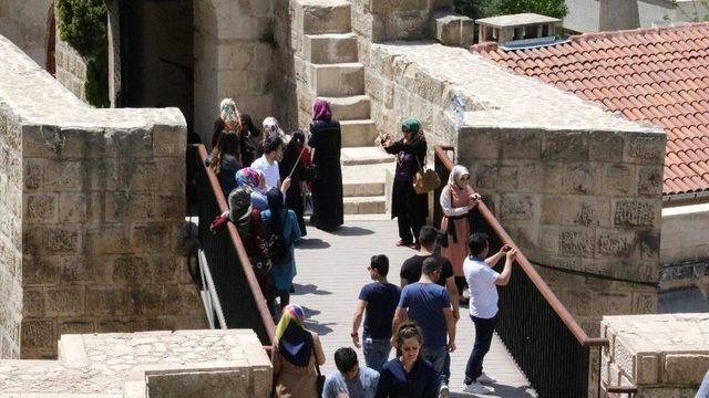 Gaziantep Kalesine Ziyaretçi Akını