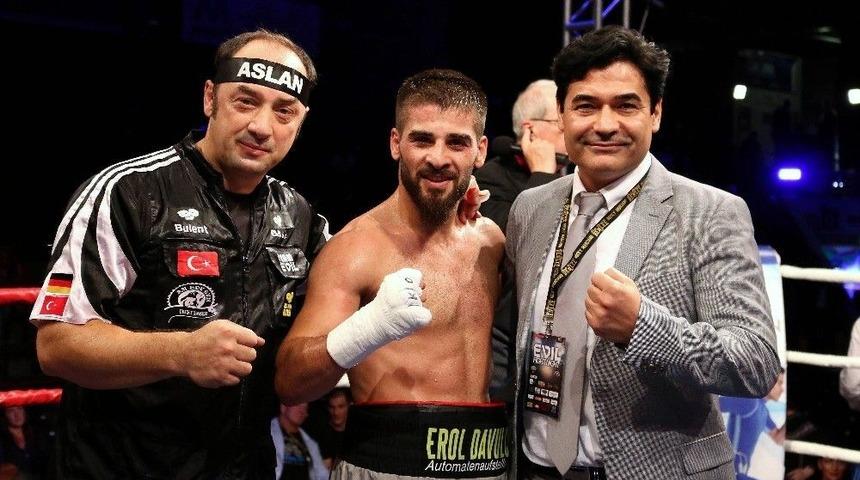 T&uuml;rk Boks Kul&uuml;b&uuml;nden Almanya&rsquo;da Dev Gala