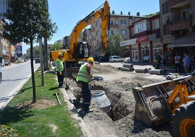 Saski Orhangazi Caddesinde Altyapı Çalışmalarını Sürdürüyor