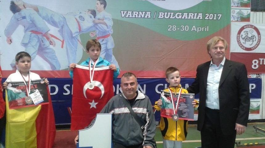 Fo&ccedil;a&rsquo;dan D&uuml;nya Şampiyonu &Ccedil;ıktı