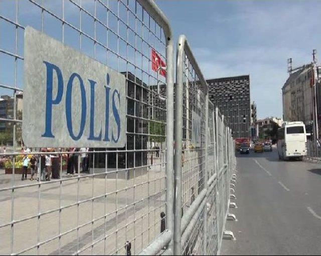 Taksim Meydanı Bariyerlerle Kapatıldı