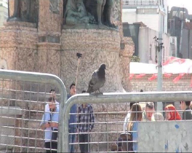 Taksim Meydanı Bariyerlerle Kapatıldı