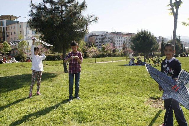 Güneşli Havayı Görenler Sahile Akın Etti