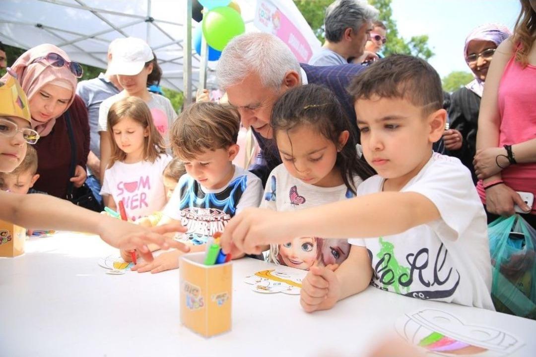 Nil&uuml;fer&rsquo;de &Ccedil;ocuk Şenliği Sevinci