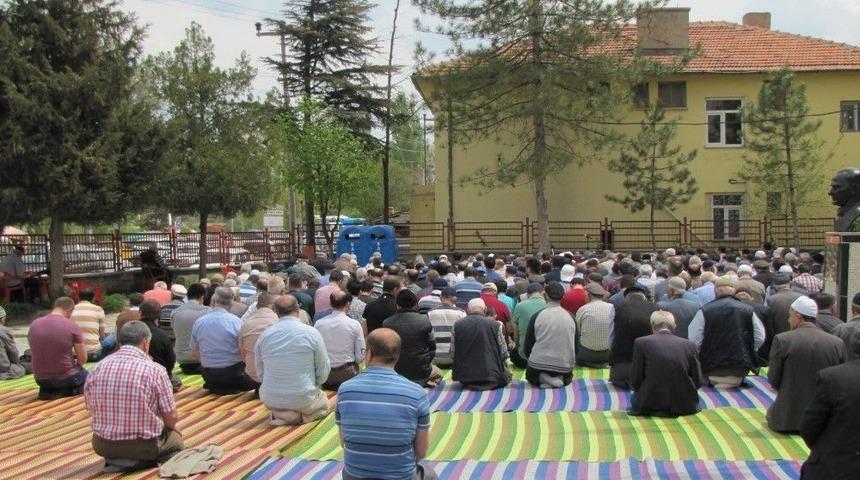 Ş&uuml;k&uuml;r Duasına 5 Bin Kişi Katıldı