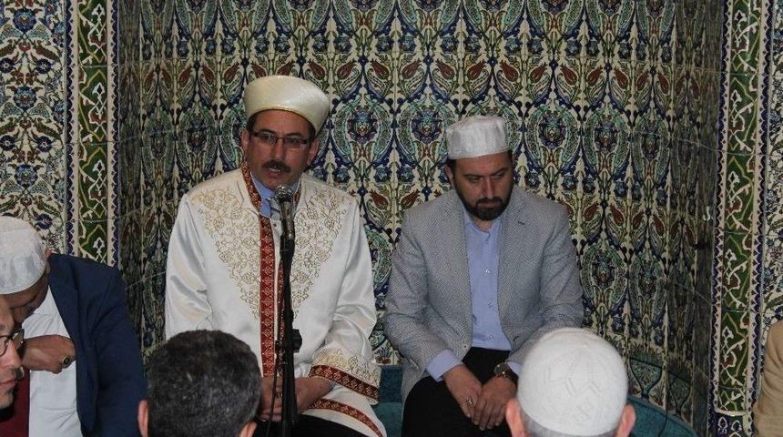 D&uuml;nya Birincilerinden Kuran-ı Kerim Tilaveti