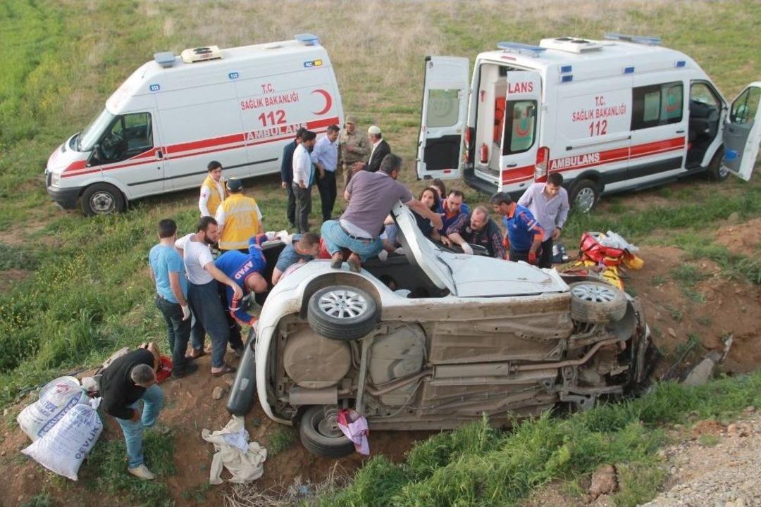Elazığ&rsquo;da Otomobil Şarampole U&ccedil;tu: 2 &Ouml;l&uuml;, 3 Yaralı