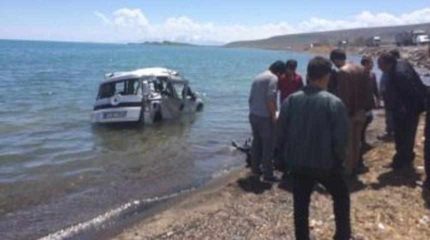 Ahlat&rsquo;ta Trafik Kazası: 1 &Ouml;l&uuml; 3 Yaralı