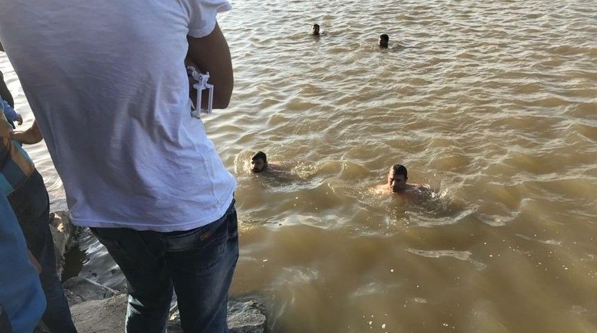 Serinlemek İçin Gölette Kayboldu