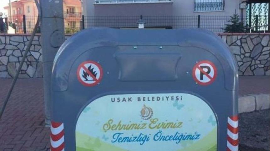 Uşak&rsquo;ta K&ouml;t&uuml; Kokuya Neden Olan &Ccedil;&ouml;p Konteynırları Değiştiriyor