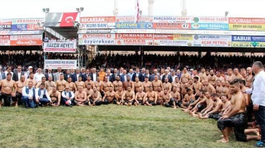 Kumluca G&uuml;reşlerinde Orhan Okulu &Uuml;&ccedil;&uuml;nc&uuml; Kez Başpehlivan Oldu