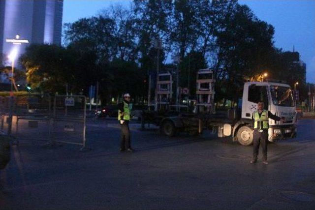 Taksim'e Çıkan Yollar Araç Trafiğine Kapatıldı (Geniş Haber)