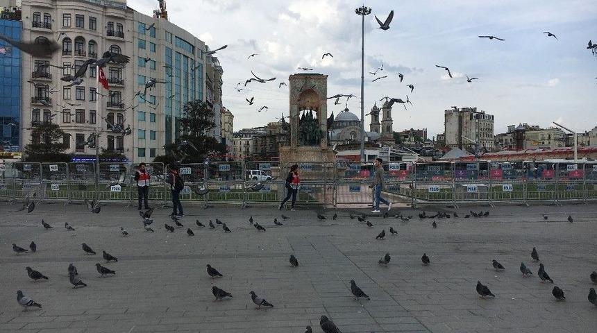 Taksim Meydanı Polis Ve G&uuml;vercinlere Kaldı