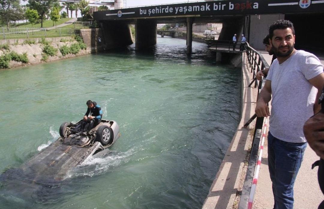 Kanala U&ccedil;an S&uuml;r&uuml;c&uuml;: "otomobilim Serinlemek İstedi"