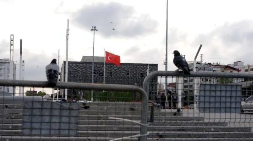 Taksim'de G&uuml;venlik &Ouml;nlemleri; Meydana Kimse Alınmıyor