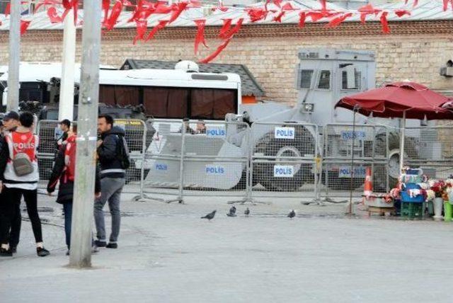 Taksim'de Güvenlik Önlemleri; Meydana Kimse Alınmıyor