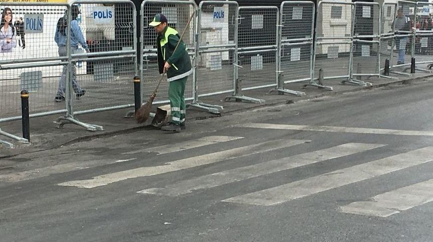 Temizlik İş&ccedil;ileri 1 Mayıs&rsquo;ta Da G&ouml;revinin Başında