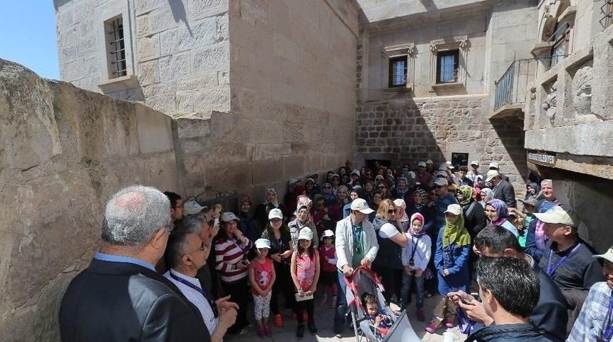Prof. Dr. Suphi Saat&ccedil;i: &ldquo;mimar Sinan Bu Toprakların Evladıdır&rdquo;