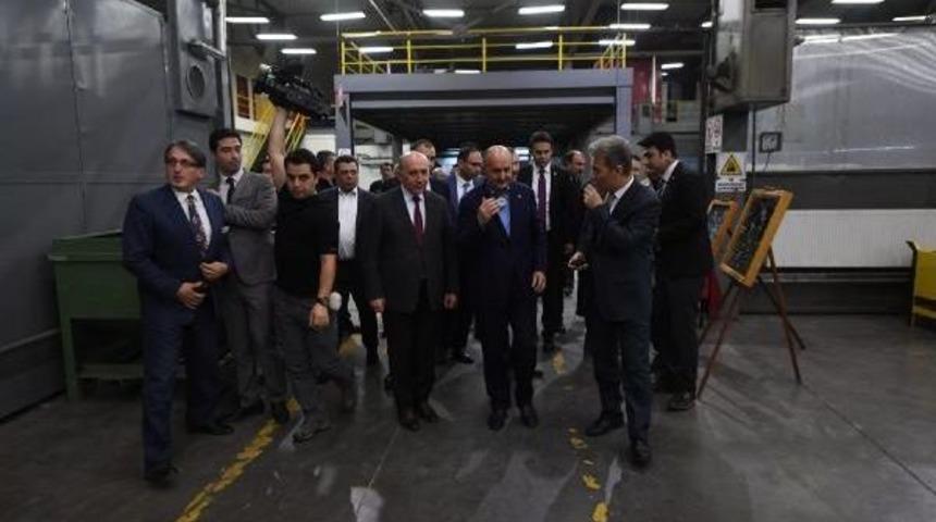 Bakan M&uuml;ezzinoğlu, 1 Mayıs Dolasıyla Fabrikaları Ziyaret Etti (1)