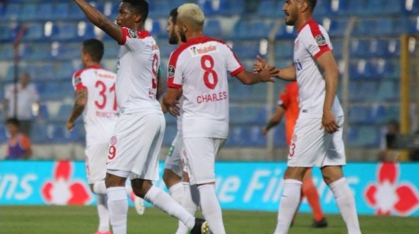 Eto&rsquo;o T&uuml;rkiye&rsquo;de İlk Kez Hat-trick Yaptı