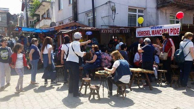 Tarihi Pazaryeri Tatilcilerin Uğrak Yeri Oldu