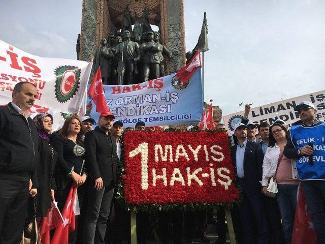 Hak-iş’ten Taksim’de Horonlu Kutlama