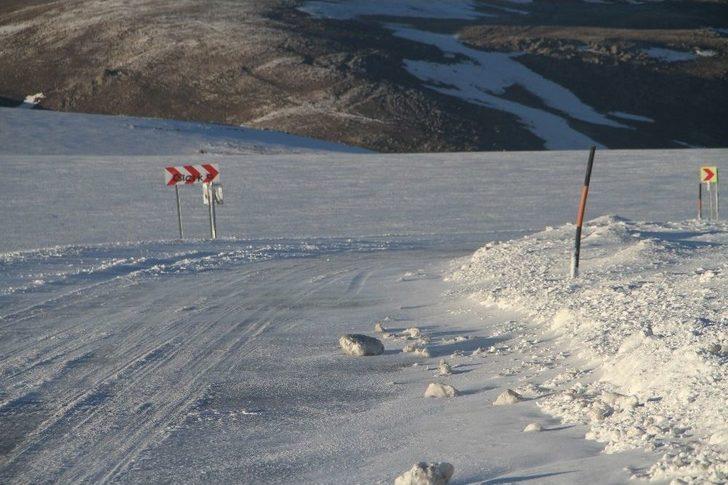 Ardahan’da 1 Mayıs’ta Kar, Kış G3
