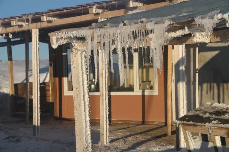 Ardahan’da 1 Mayıs’ta Kar, Kış G5