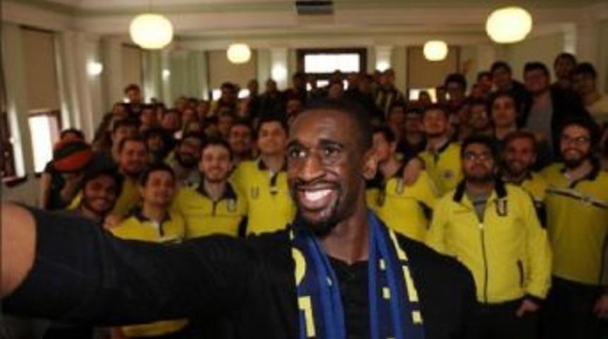 Ekpe Udoh: "atat&uuml;rk'e Olan Ilgim Salonda Fotoğrafını G&ouml;r&uuml;nce Kim Olduğunu Merak Etmekle Başladı"