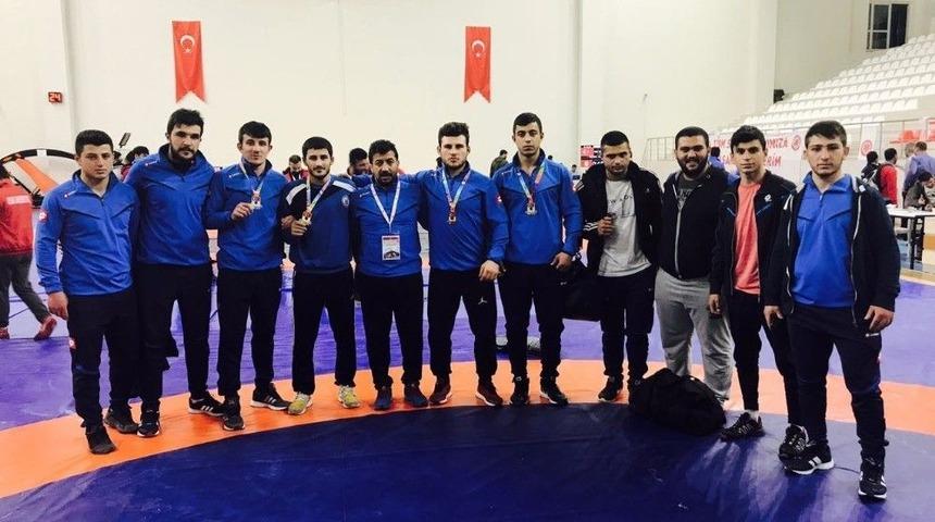 Bayburt &Uuml;niversitesi Minderin Tozunu Attırdı