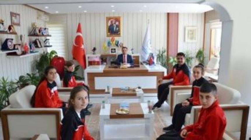 Abana Belediyesi Spor Kul&uuml;b&uuml;&rsquo;nden İl M&uuml;d&uuml;r&uuml; Yıldız&rsquo;a Ziyaret