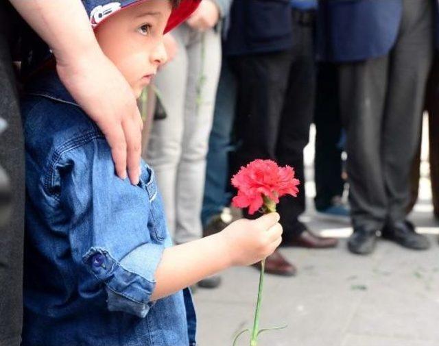 Gar Saldırısında Yaşamını Yitirenler, Emek Ve Dayanışma Günü'nde Anıldı