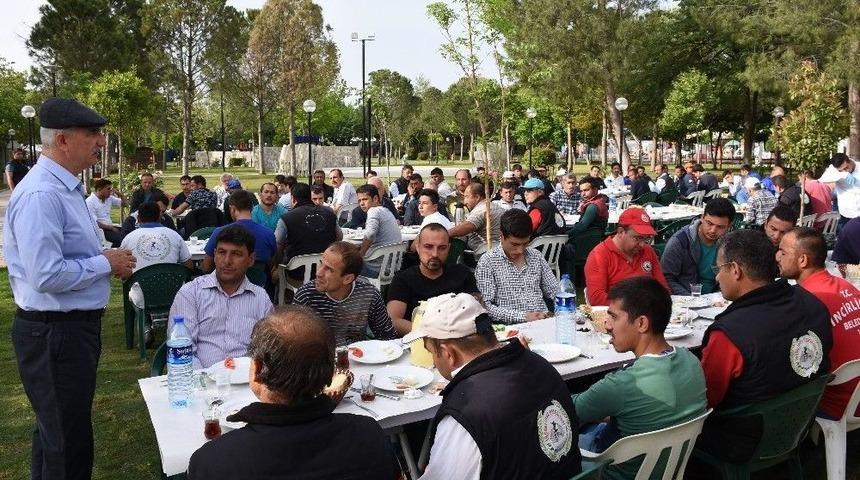 Başkan Kale 1 Mayıs&rsquo;ı İş&ccedil;ilerle Birlikte Kutladı