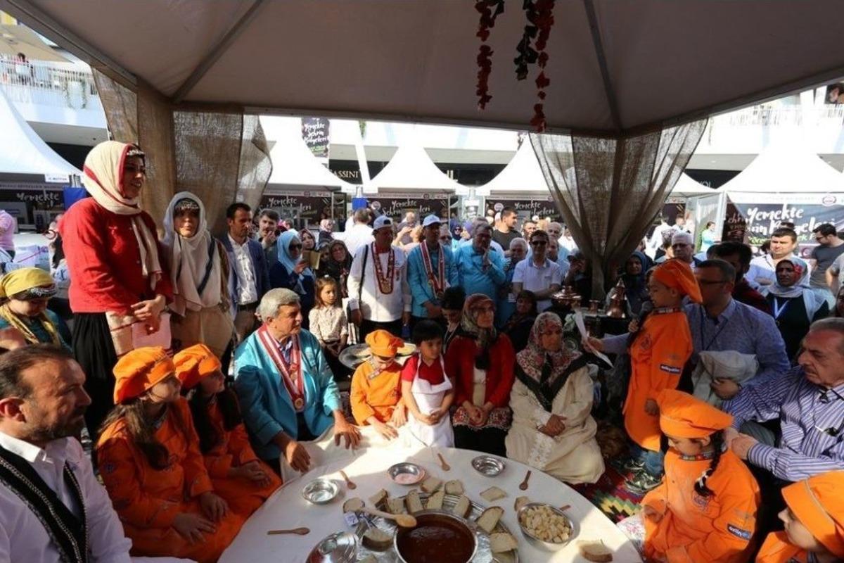 Yemekte Şehrin Bilgeleri Se&ccedil;ildi