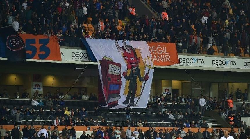 Başakşehir Taraftarından Rıdvan Dilmen&rsquo;e Mesaj