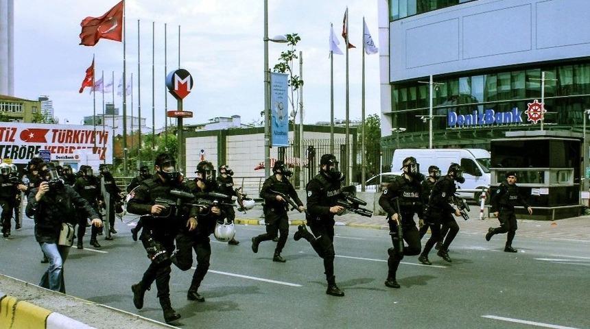 Şişli&rsquo;den Taksim&rsquo;e Y&uuml;r&uuml;mek İsteyen Gruba M&uuml;dahale