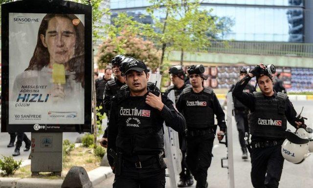Şişli&rsquo;den Taksim&rsquo;e Y&uuml;r&uuml;mek İsteyen Gruba M&uuml;dahale 3