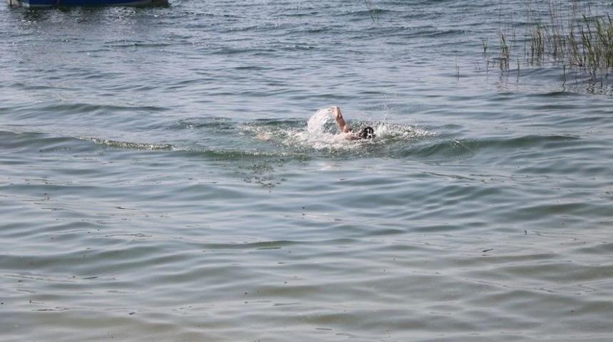 Sapanca G&ouml;l&uuml;nde Y&uuml;zenler Tehlike Oluşturmaya Başladı