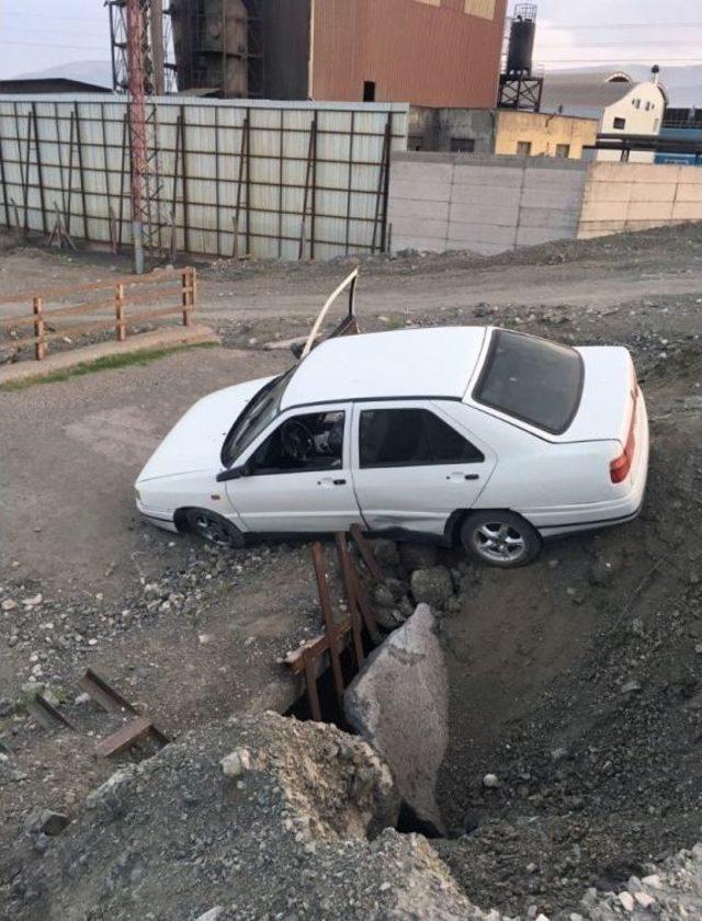 Polisten Ka&ccedil;an Otomobilden 30 Kilo Uyuşturucu &Ccedil;ıktı 1