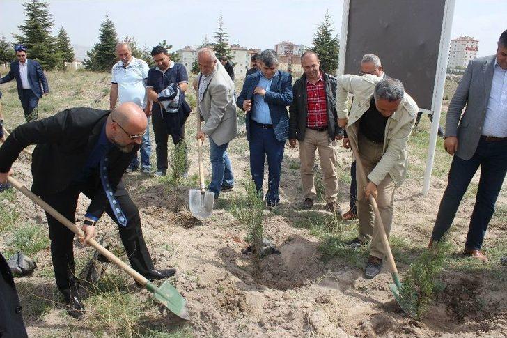 Tüm-iş Konfederasyonu İş Kazası Sonucu Ölen İşçinin Mezarını Ziyaret Etti G5