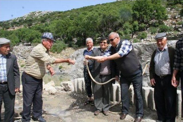 Asırlık Su Sorununu Çözen Köylülerden Davullu-Zurnalı Kutlama