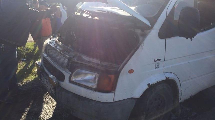 Seyir Halindeki Minib&uuml;s Alev Aldı