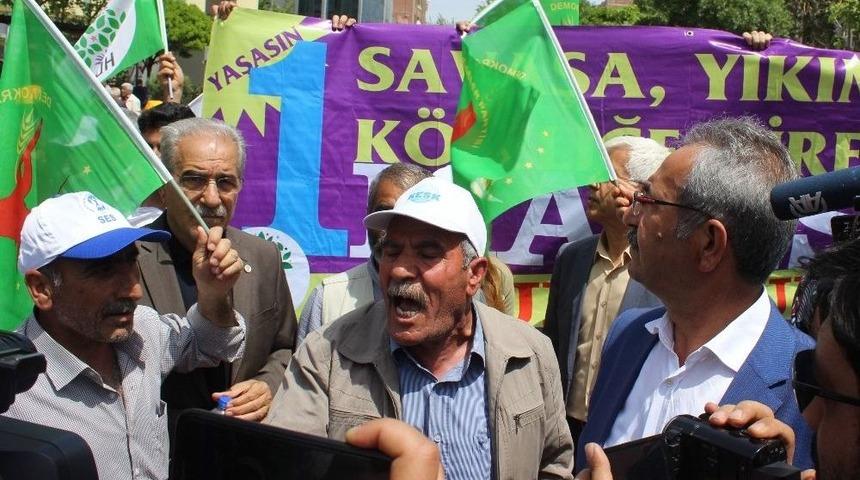 1 Mayıs Kutlamasında Afiş Gerginliği