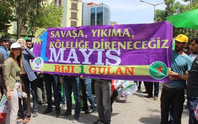 1 Mayıs Kutlamasında Afiş Gerginliği