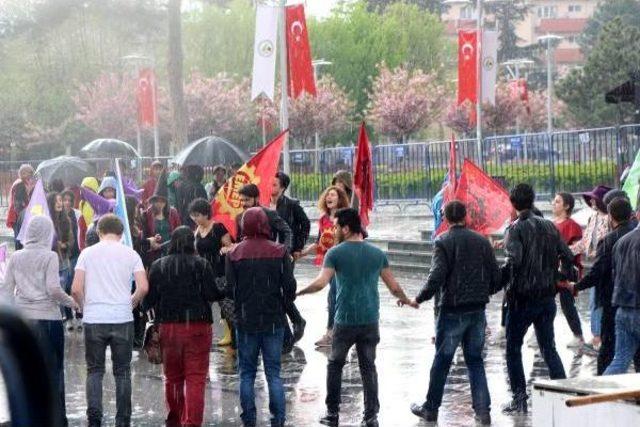 Bolu'da Yağmur Altında 1 Mayıs Kutlaması