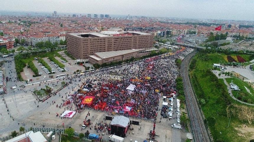 Bakırk&ouml;y&rsquo;de 1 Mayıs Coşkusu Havadan G&ouml;r&uuml;nt&uuml;lendi