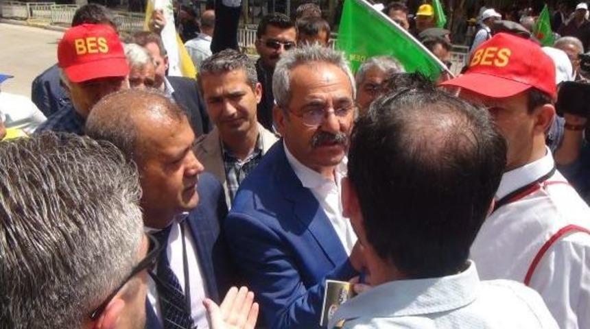 Hdp'li Yıldırım Ile Polis Arasında 'pankart' Tartışması