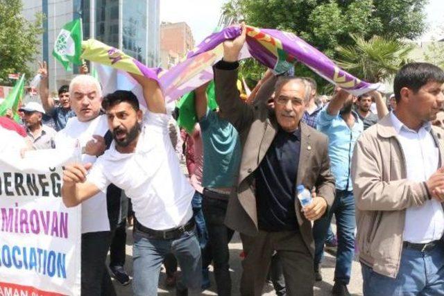 Hdp'li Yıldırım Ile Polis Arasında 'pankart' Tartışması