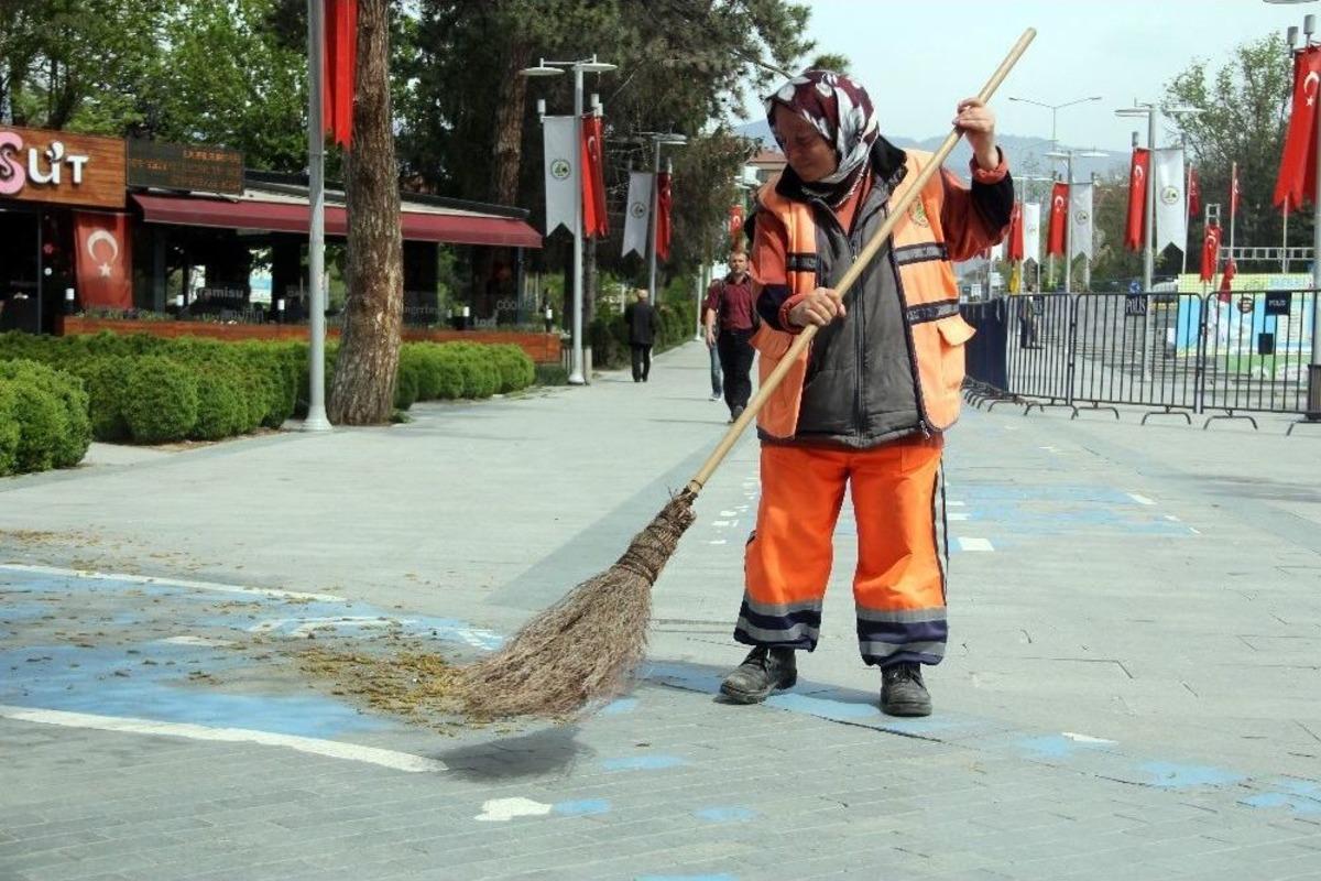Temizlik İş&ccedil;isi Aynur Aykut: &ldquo;halimden Memnunum&rdquo;